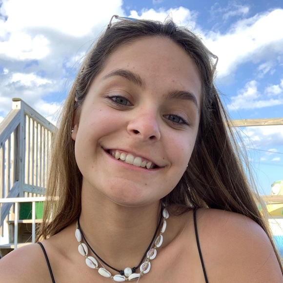 Meet your Posher, Christina - Picture 1 of 1